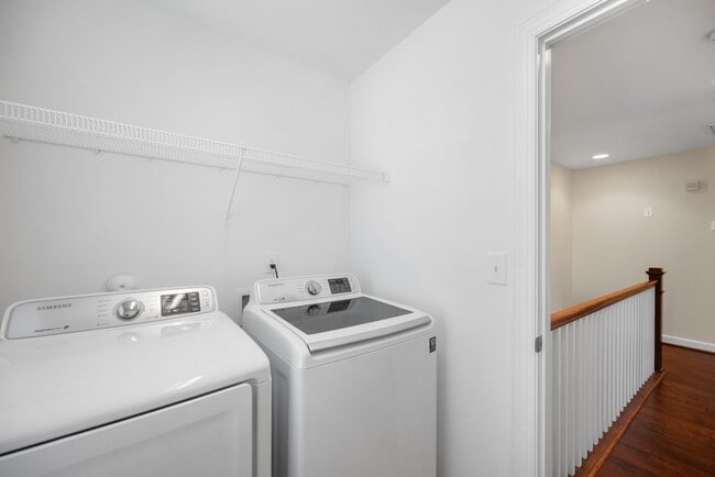 Building Photo - Chick's Beach Condo 3BR & 3.5BA w/2-car garage