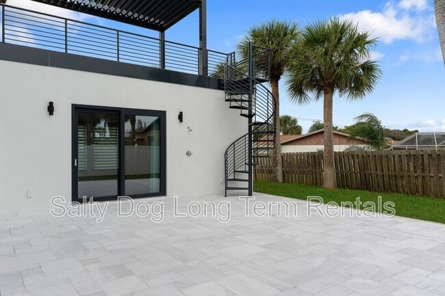 Building Photo - 3001 John Anderson Dr