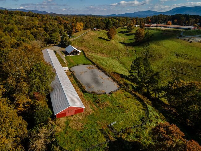 Building Photo - 299 Westview Dr