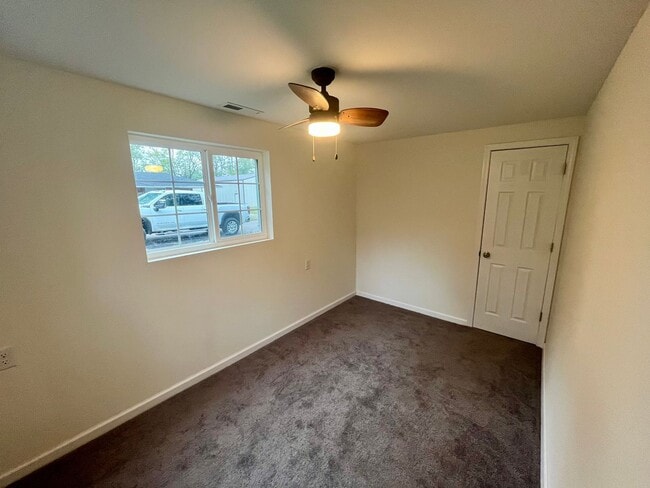 Building Photo - 3 Bed | 2 Bath | House