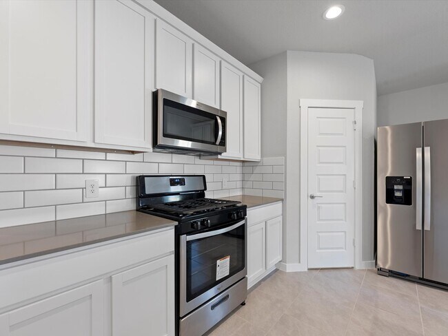 Building Photo - 3335 Silverton Dr