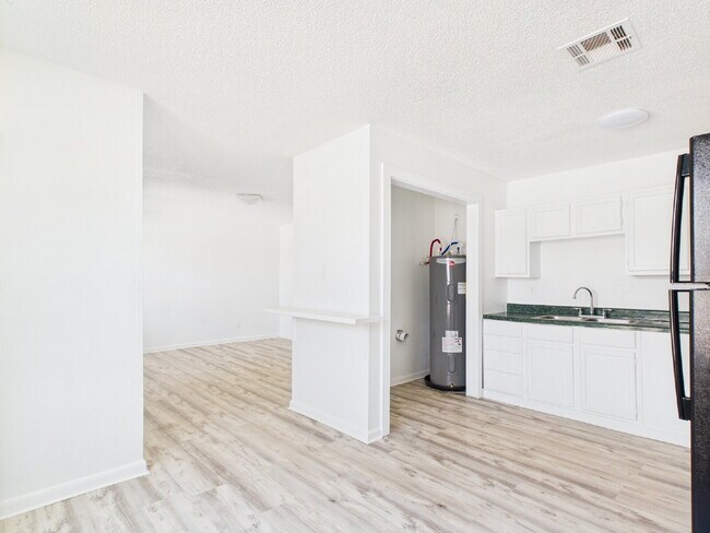 Primary Photo - Lower Level 2/1