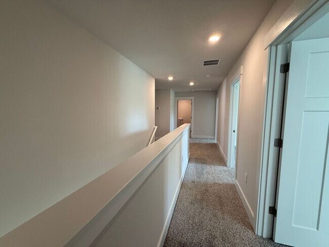 Building Photo - Gulf Breeze - Deer Ridge Crossing - 4 bedroom, 2.5 bathroom - New Construction