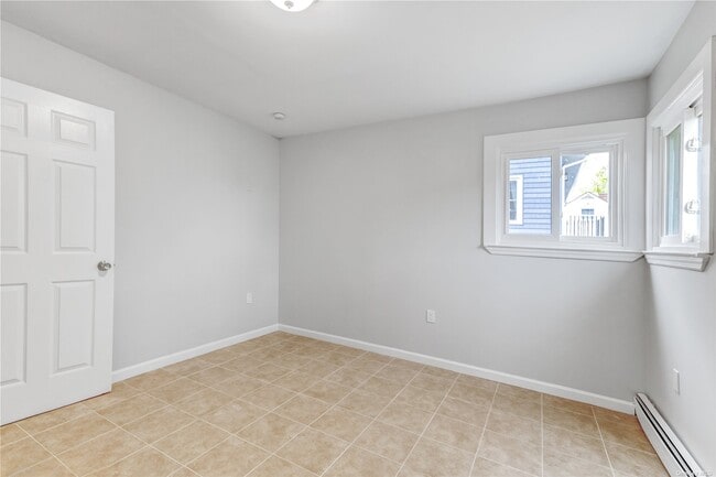 Building Photo - 675 S Long Beach Ave