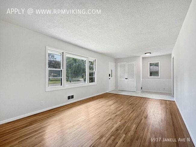Building Photo - 4br 2ba 2cg ~ Security Deposit Free Altern...