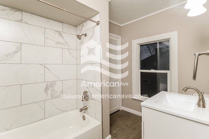 Building Photo - 829 E Dayton St