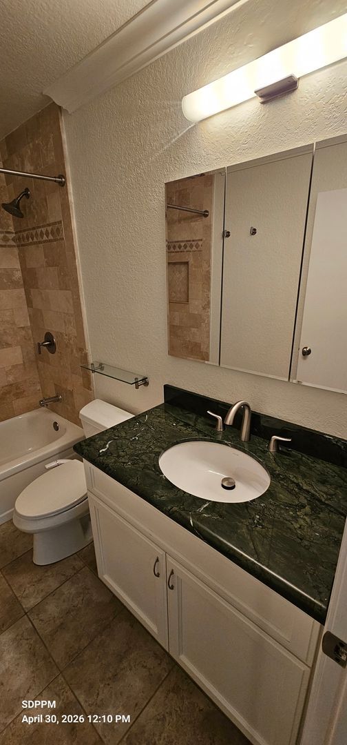 Building Photo - SAN DIEGO / BAY HO - Remodeled Nice 2 Bedroom & 2.5 Bath Townhouse.  AVAILABLE NOW!