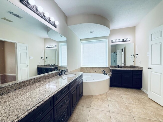 Building Photo - 2110 Winding Springs Dr