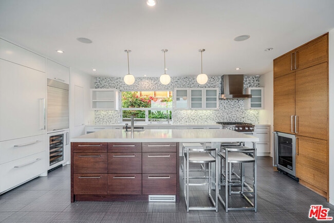 Building Photo - 686 Enchanted Way