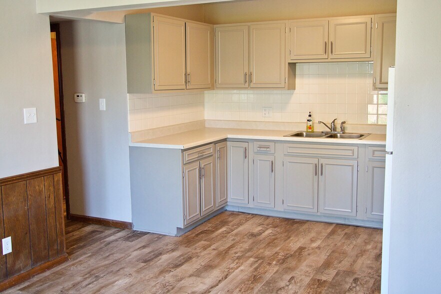 Building Photo - 3408 N Ten Mile Dr