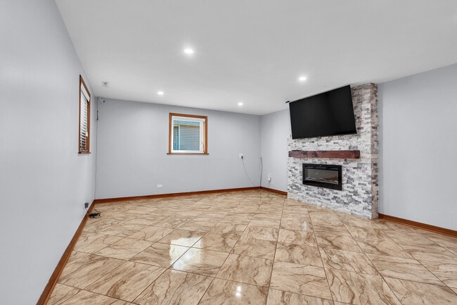 Building Photo - 1665 S Elm St