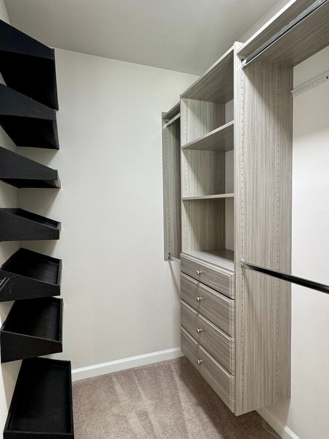 Building Photo - 4914 Crossley St