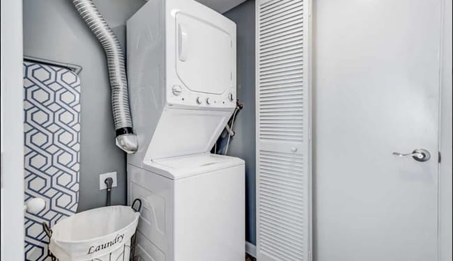 Building Photo - 5955 E 10th Ave