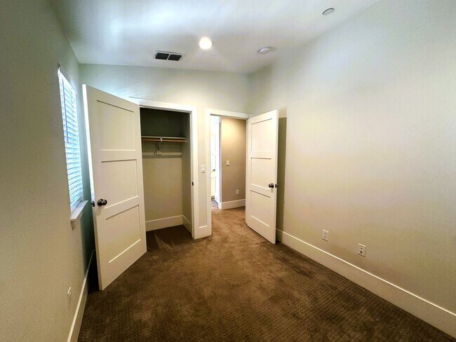 Building Photo - 2625 Nicasio Ln