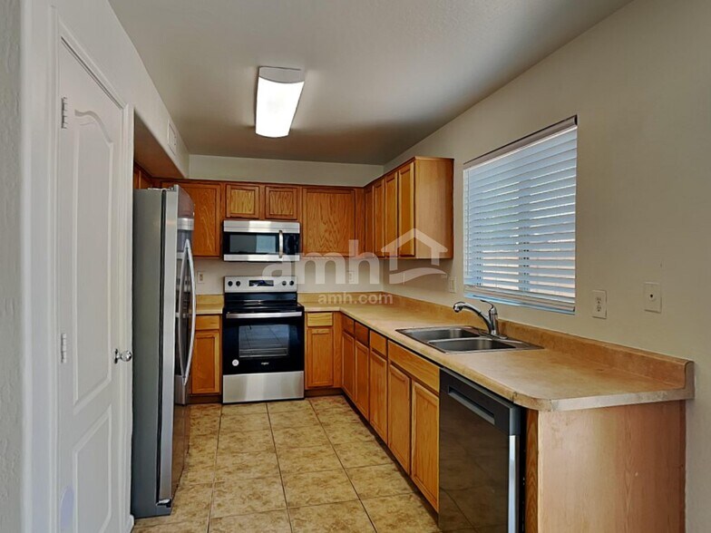 Building Photo - 3417 S 98th Ln