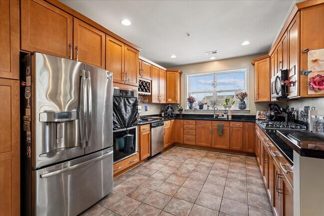 Building Photo - 43610 Hampshire Crossing Square