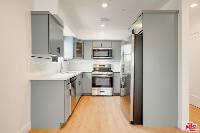 Building Photo - 4866 1/2 Pickford St