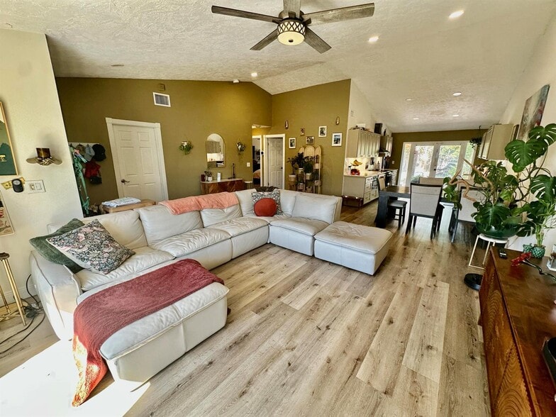 Building Photo - 4492 Brook Dr