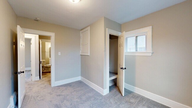 Building Photo - Edgewater Neighborhood - 3 bedroom - 2 Bat...