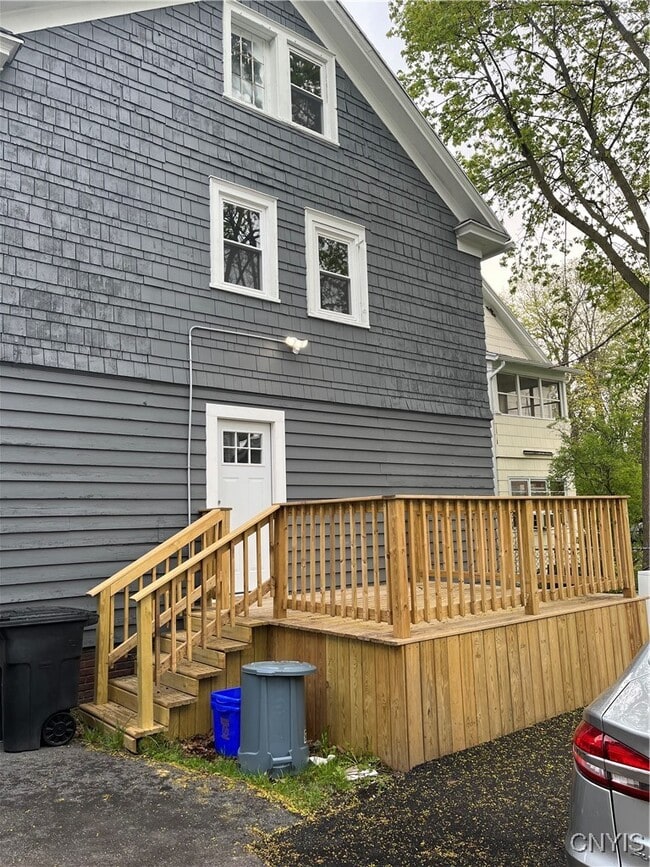 Building Photo - 2018 James St