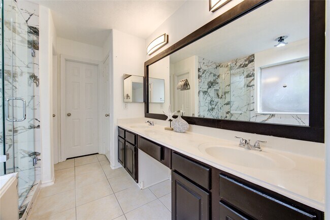 Building Photo - 5010 Moss Garden Ln