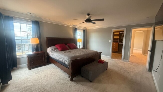 Building Photo - Amazing home with custom touches and unground pool