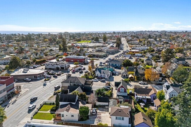 Building Photo - 1332-1332 Mission St