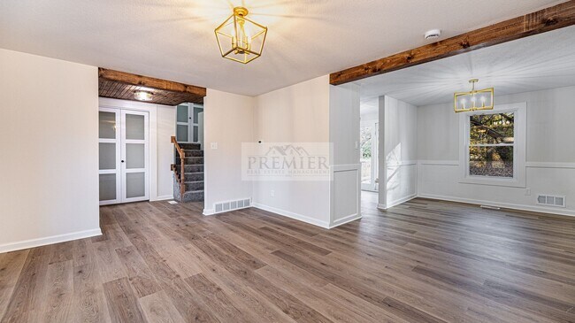 Building Photo - 9841 Melrose Dr
