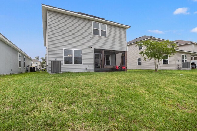 Building Photo - Stunning single-family 4bed/2.5 bath home