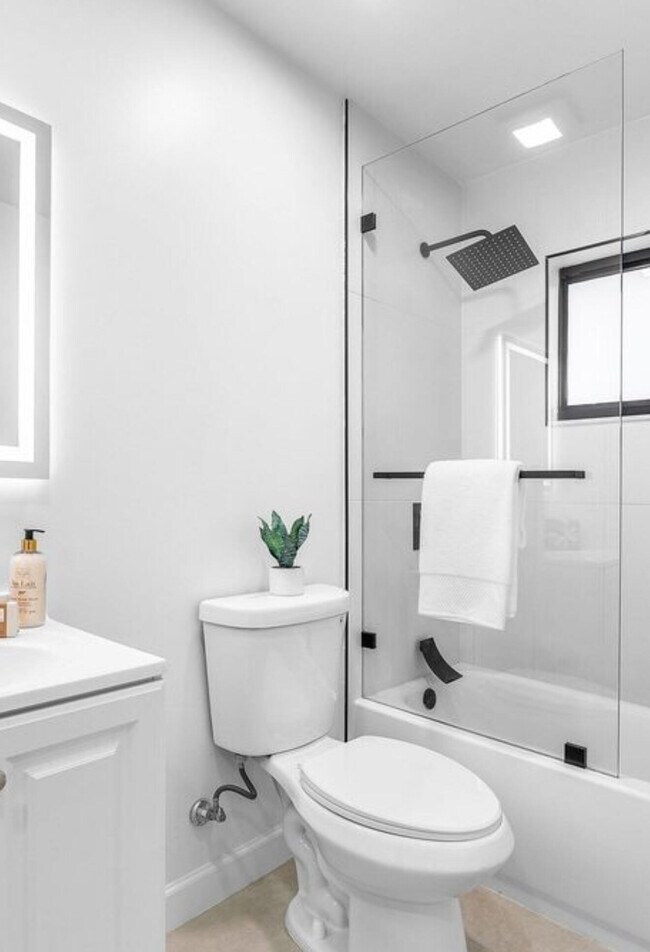 Building Photo - 608 SE 2nd Ave