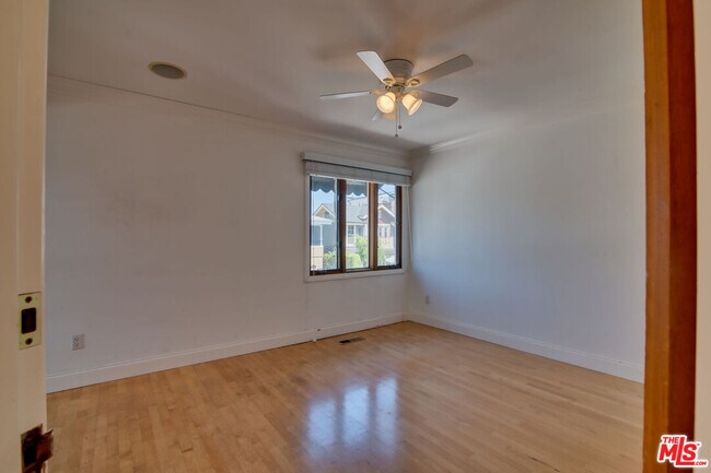 Building Photo - 127 Abalone Ave