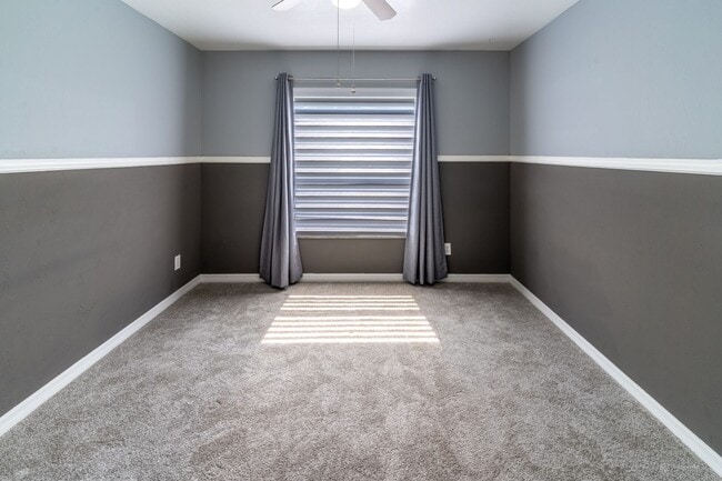 Building Photo - Well-Maintained 2BR/2BA Condo with Lake Vi...