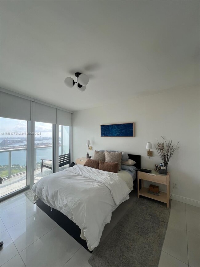 Building Photo - 888 Biscayne Blvd