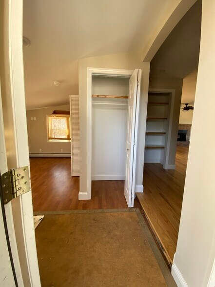 Building Photo - 16 Meadow Dr