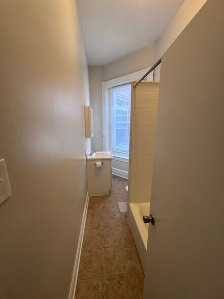 Building Photo - 4236 Parkside Ave