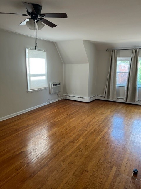 Building Photo - 5454 W Windsor Ave