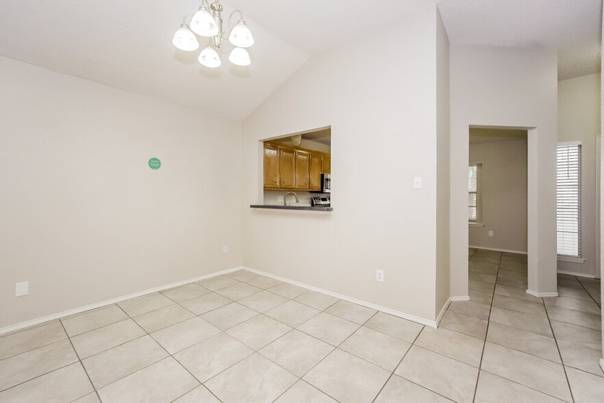 Building Photo - 5905 Aloe Ct