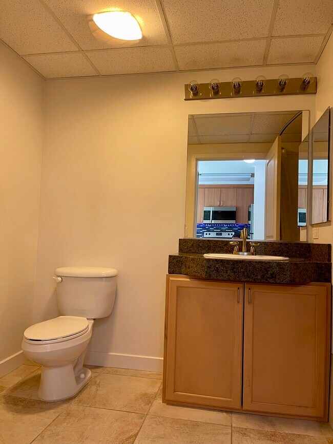 Building Photo - 1080 Park Blvd