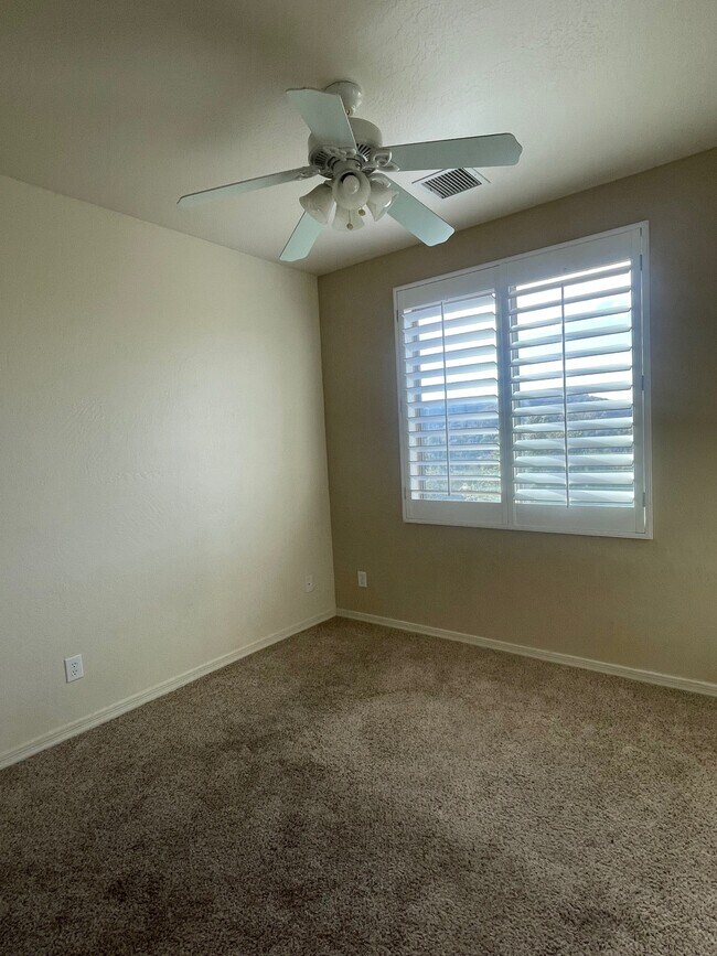 Building Photo - 1170 N Opal Dr