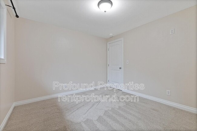 Building Photo - 5860 SW 191st Ave