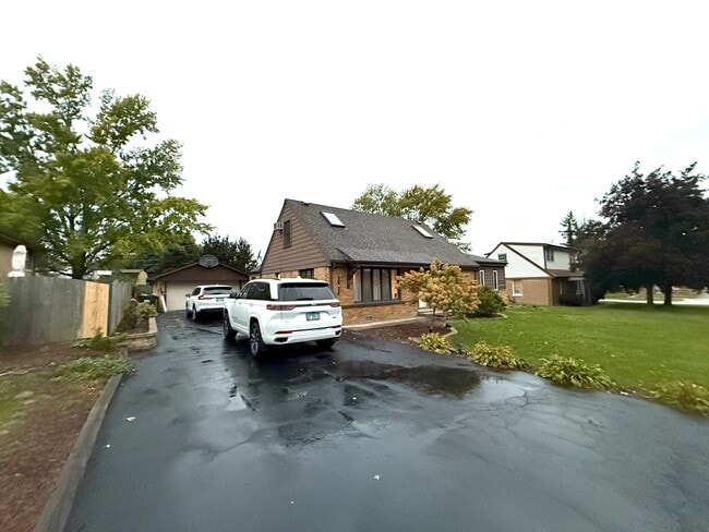 Building Photo - 10740 Monitor Ave