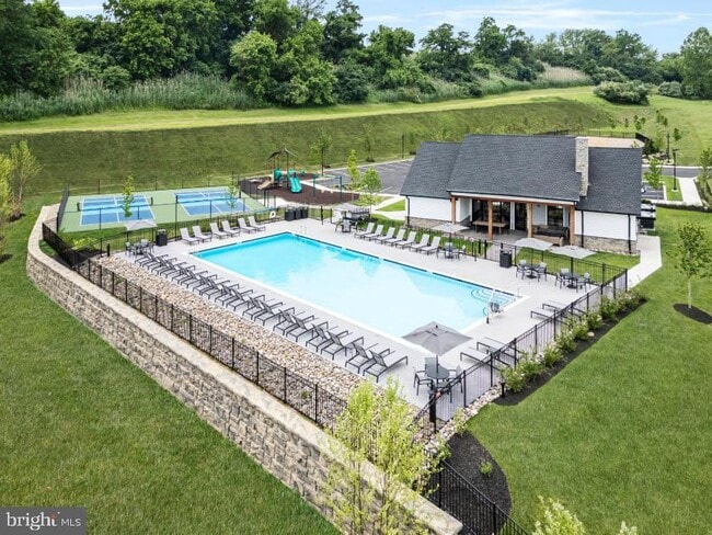 Building Photo - 72 Alroy Rd