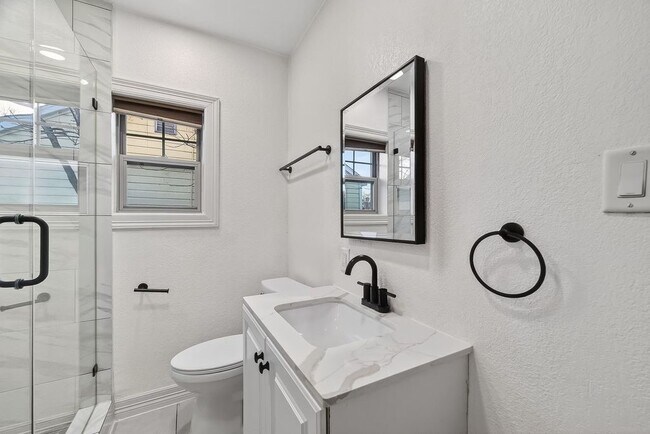 Building Photo - 4520 Sharon St