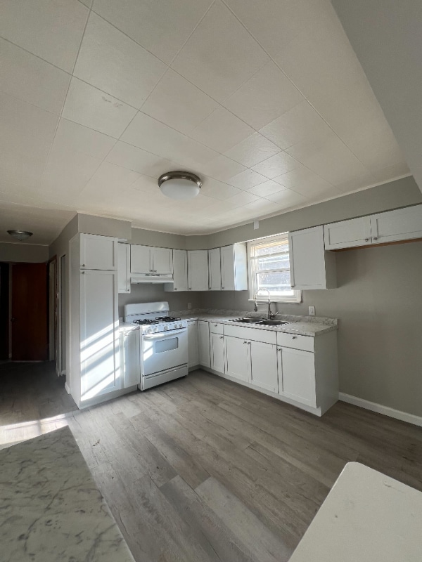 Building Photo - 10180 Count Dr