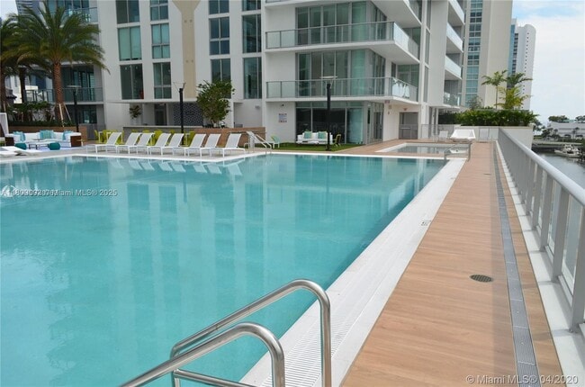 Building Photo - 300 Sunny Isles Blvd