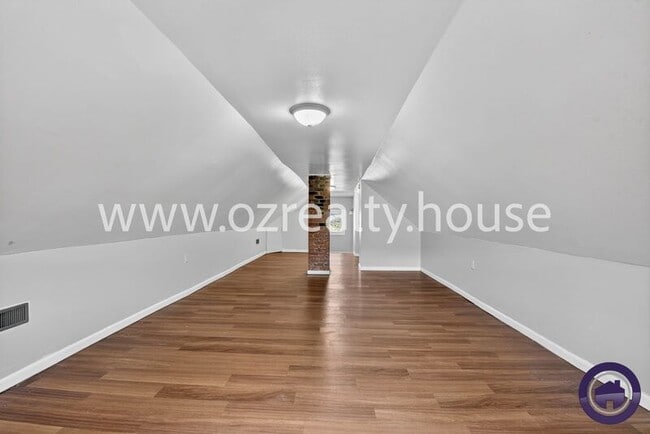 Building Photo - 1232 Walbridge Ave