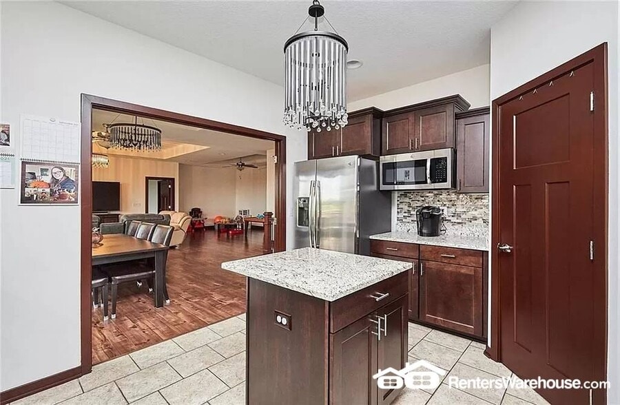 Building Photo - 254 S 91st St