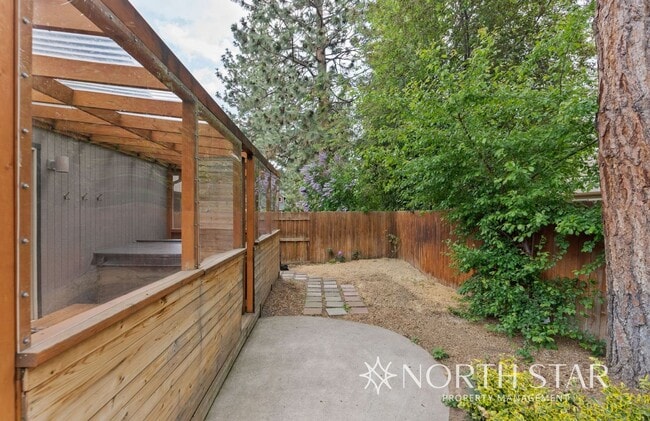 Building Photo - Modern and Spacious 3 bed/2 bath