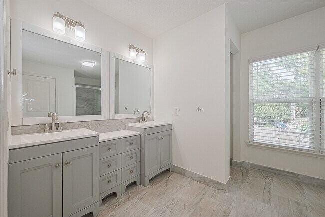 Building Photo - 3131 Double Lake Dr