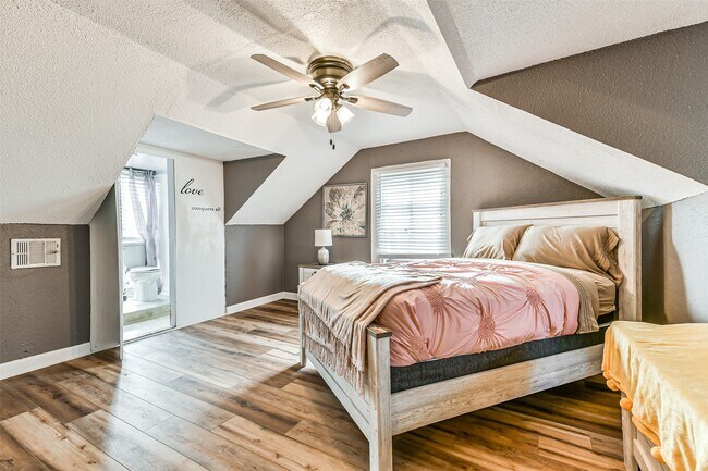 Building Photo - 1421 Winnie St